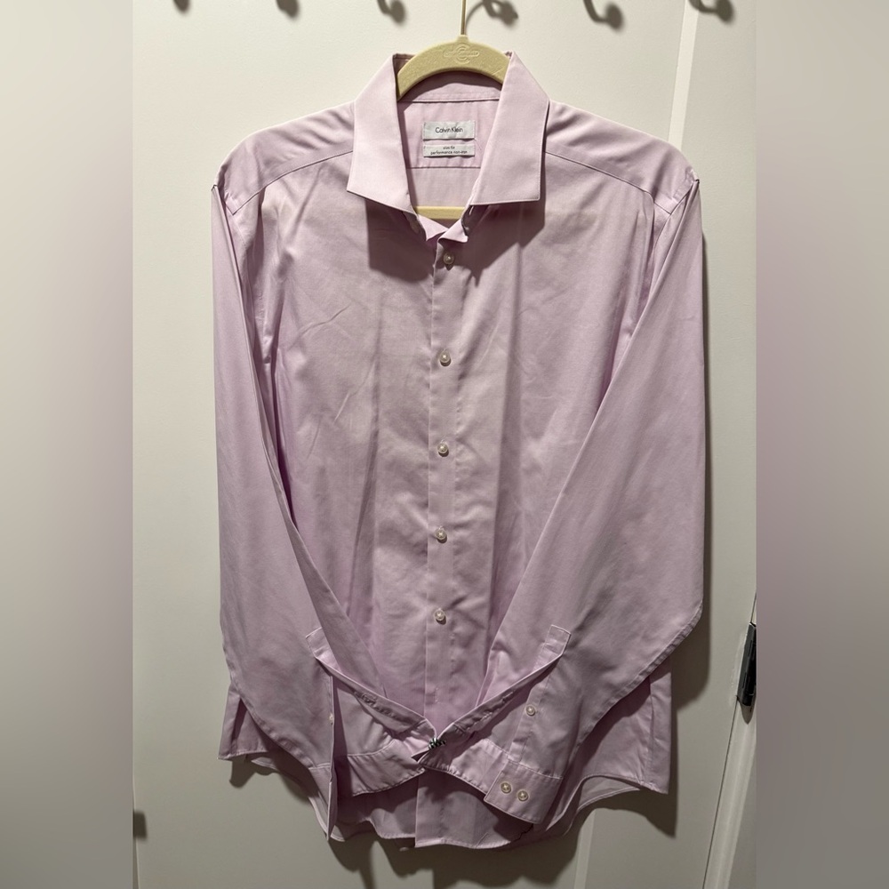 Calvin Klein Men's Classic Dress Shirt - Light Pink. Size 16 1/2 (34/35)